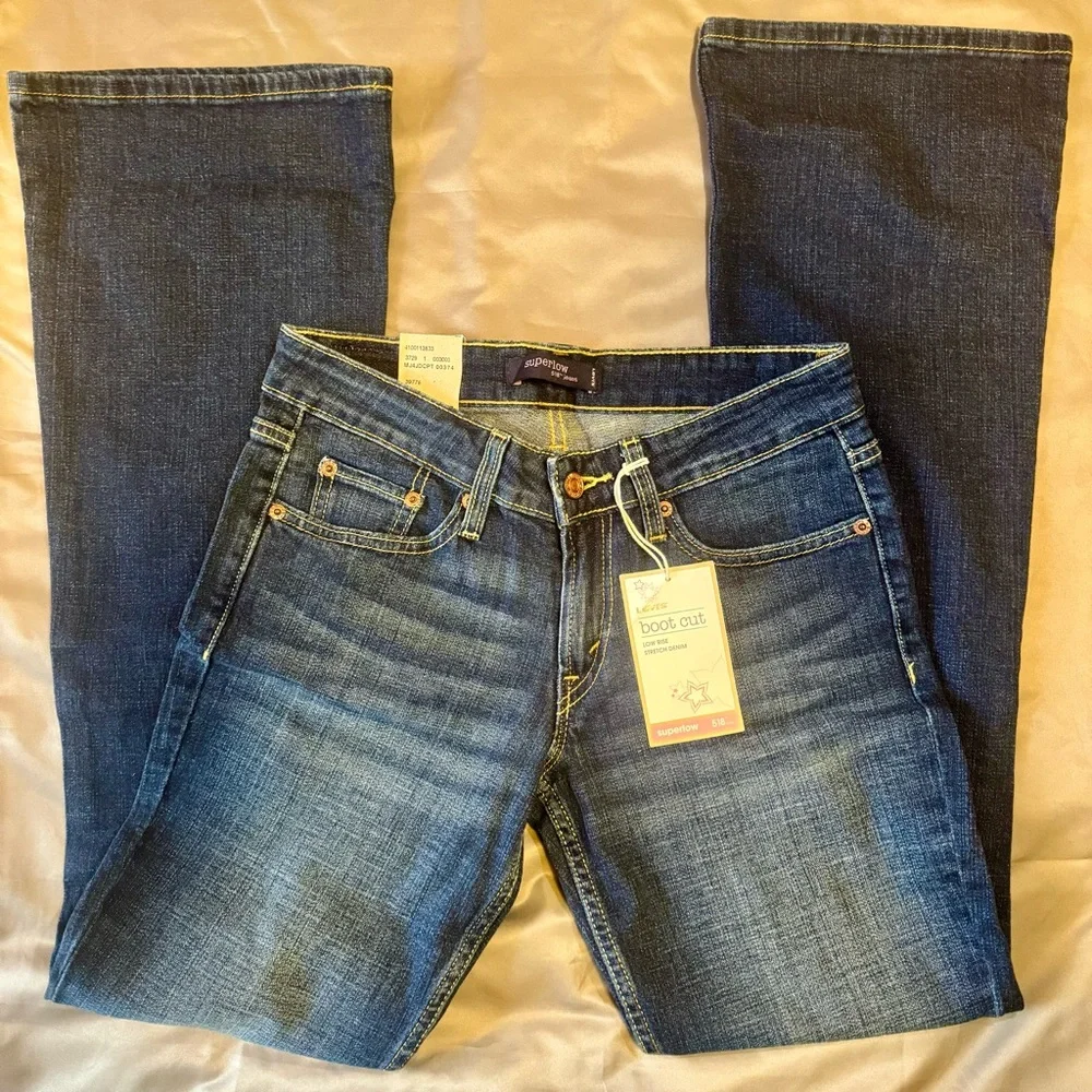 Levi's 518 Low Rise Boot Cut Jeans Classic Style Size 1 Medium Juniors/Women - Picture 6 of 7
